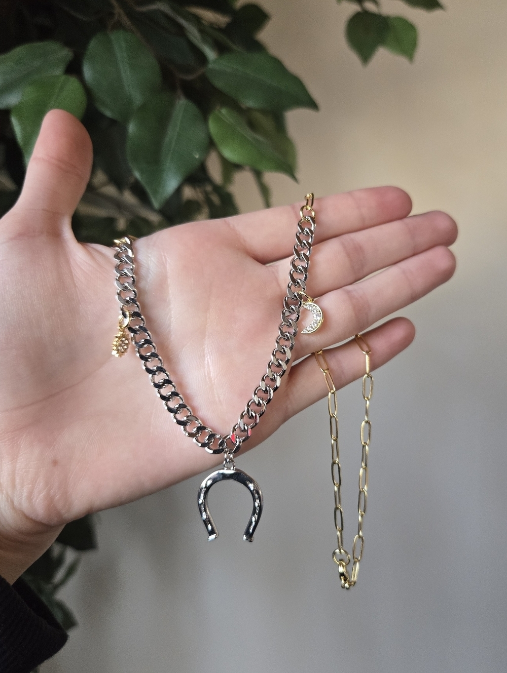 18k Gold Mixed Chain Horshoe Necklace